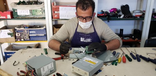 Allan Kardec recebe doa&ccedil;&atilde;o de eletr&ocirc;nicos para oficina de gera&ccedil;&atilde;o de renda