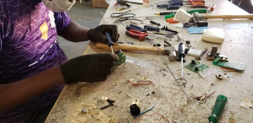 Projeto Inspira&ccedil;&atilde;o arrecada 'lixo' eletr&ocirc;nico para oficina de reciclagem 